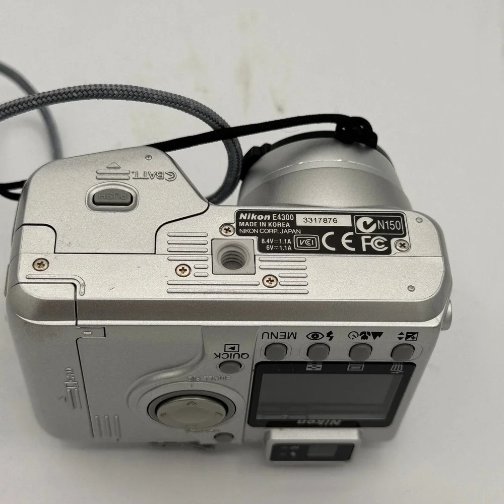 Nikon Coolpix 4300 4.0MP Digital Camera Silver 3x Optical Zoom Tested & Working
